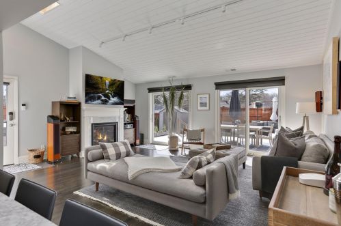 2716 Ewing Ave, Minneapolis MN 55416-4212 exterior