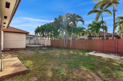 7090 5th Ave, Hialeah FL  33014-4952 exterior