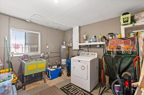 401 57th Way, Hollywood FL  33023-1435 exterior