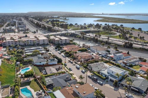 2875 Lloyd St, San Diego CA 92117-6031 exterior