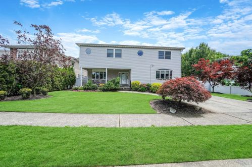 711 Hilda St, North Bellmore, NY 11710-1317