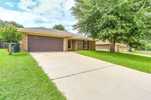 737 Newport Dr, Midlothian, TX 76063-2816