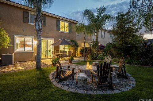 20035 Holly Dr, Santa Clarita, CA 91350-5702