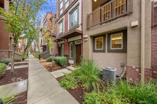 1403 Lee Pl, San Jose, CA 95131-4004