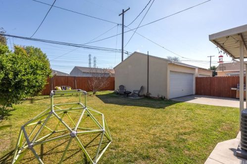 6028 Dunrobin Ave, Lakewood CA  90713-1034 exterior