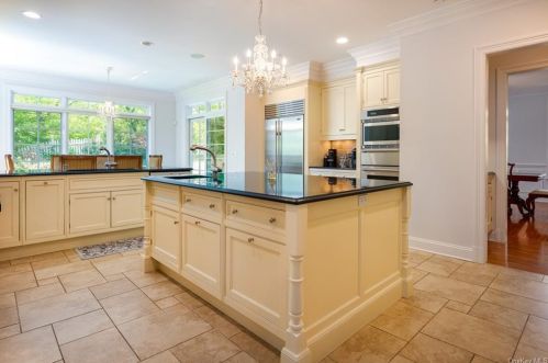 54 Buckout Rd, White Plains NY  10604-1503 exterior