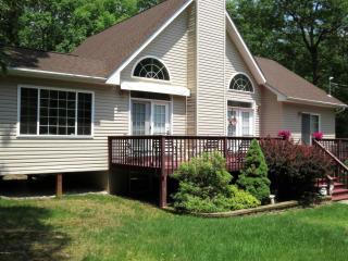111 Firelight Ln, Lackawaxen, PA 18435-7742