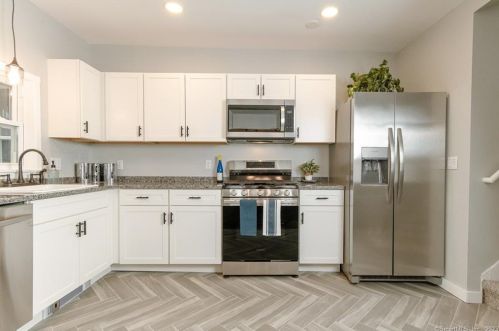 18 Leyden St, Putnam CT  06260-1718 exterior