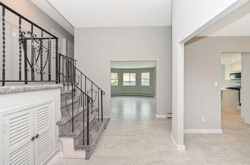 291 Leaf Ave, Central Islip, NY 11722-2727