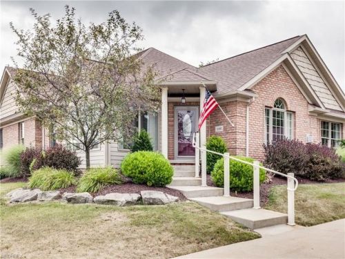 1190 Saint Abigail St, Hartville, OH 44632-8543