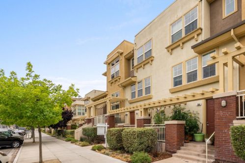 562 7th St, San Jose, CA 95112-3285