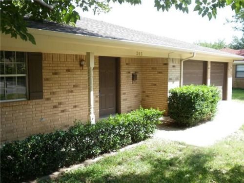303 Ables St, Granbury, TX 76048-1805
