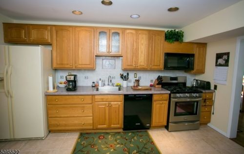 54 River Rd, Roxbury Township NJ  07836-9627 exterior