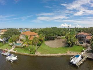 1752 Little Pointe Cir, Sarasota, FL 34231-5318