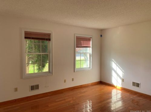 126 Mirra Dr, Groton, CT 06340-4455