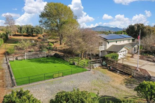 1322 Hamilton Ln, Escondido CA  92029-4316 exterior