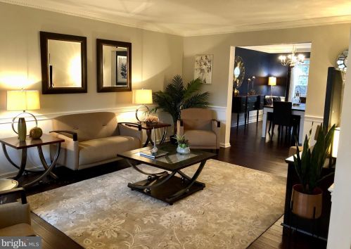 2836 Flagmaker Dr, Falls Church VA  22042-2203 exterior