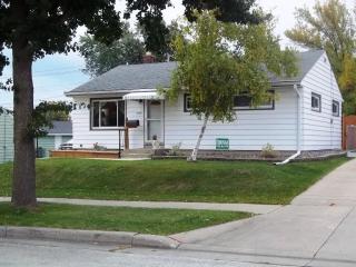 6301 Manitoba St, Milwaukee, WI 53219-3049