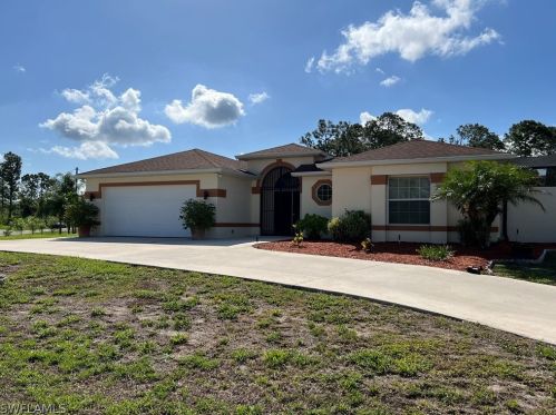 822 Palmetto Ave, Lehigh Acres, FL 33972-8119