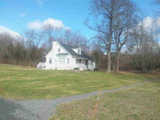 989 Quaker Ln, Staatsburg, NY 12580-5600