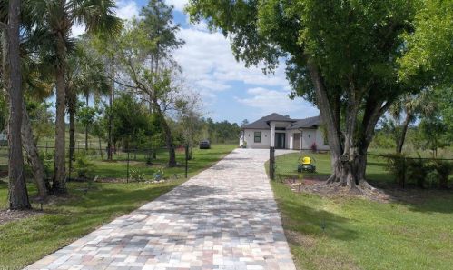 7081 Everglades Blvd, Naples, FL 34120-0026