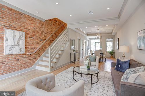 921 French St, Washington, DC 20001-4145