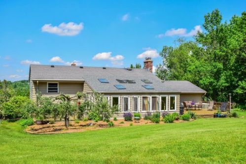 1246 Tally Ho Trl, Hubertus, WI 53033-9721