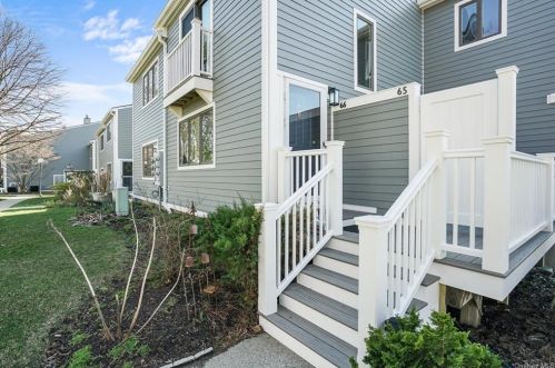 66 Hudson Point Ln, Crotonville, NY 10562-5942