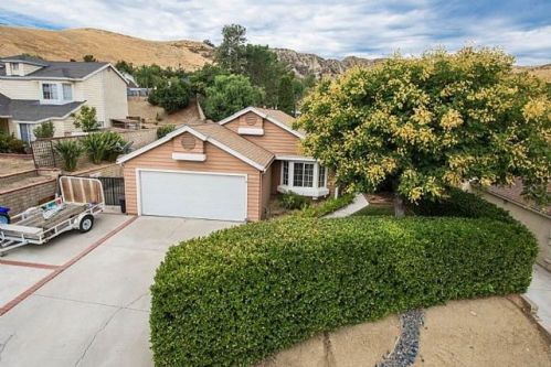31915 Green Hill Dr, Santa Clarita, CA 91384-3008