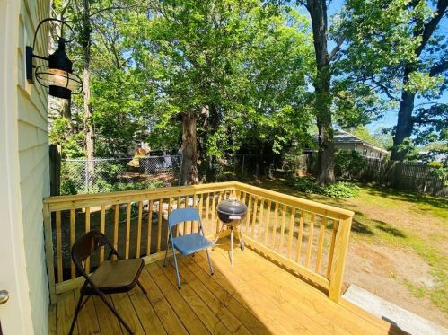 93 Hazard Ave, Warwick RI  02889-9403 exterior