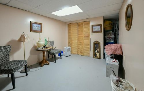 16 Edgehill Ave, Waterbury CT  06704-1825 exterior