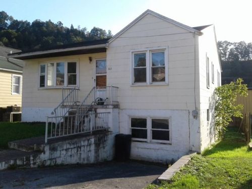 303 Howard St, Gilmer, WV 26351-1170