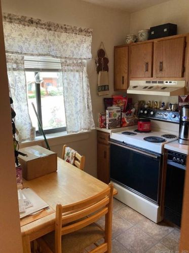 456 Asbury Rdg, Huntington, CT 06484-4887
