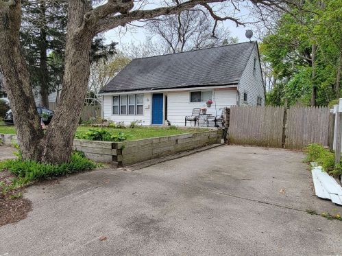189 Mark Tree Rd, South Setauket, NY 11720-2237