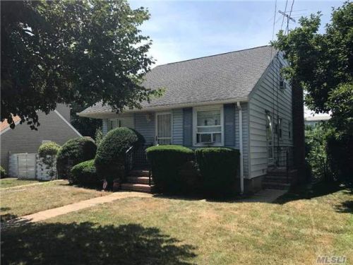 348 Maple Ave, Hempstead, NY 11553-1821