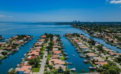 1999 Illinois Ave, Saint Petersburg FL  33703-3421 exterior