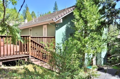 40522 Saddleback Rd, Bass Lake, CA 93604-9718