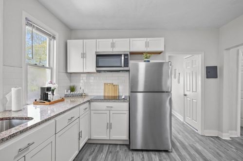 181 Mount Pleasant Ave, Providence RI  02908-3917 exterior