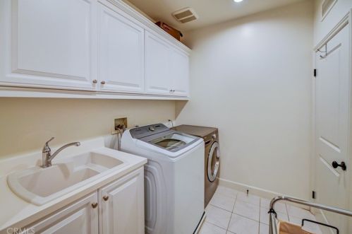 80 Navigator, Irvine CA  92620-3526 exterior