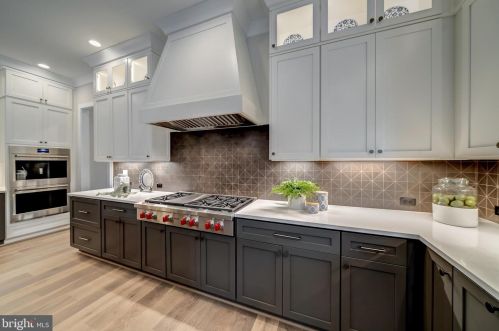 6580 Brooks Pl, Falls Church VA  22044-1105 exterior