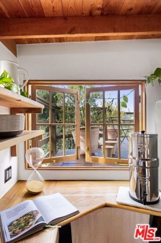 19751 Grand Vw Dr, Topanga CA  90290-3313 exterior