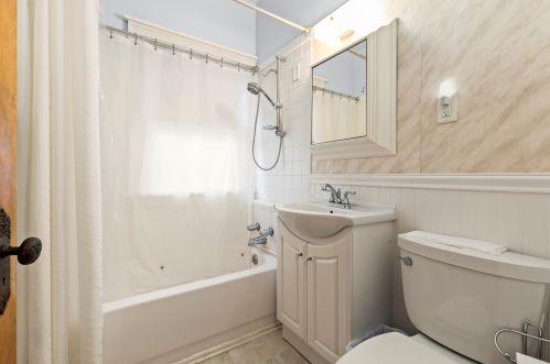 3013 Bartlett Ave, Milwaukee WI 53211-3215 exterior