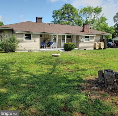 1012 Julian Dr, Fredericksburg VA  22405-2127 exterior