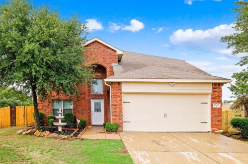 8037 Plateau Dr, Fort Worth, TX 76120-5642