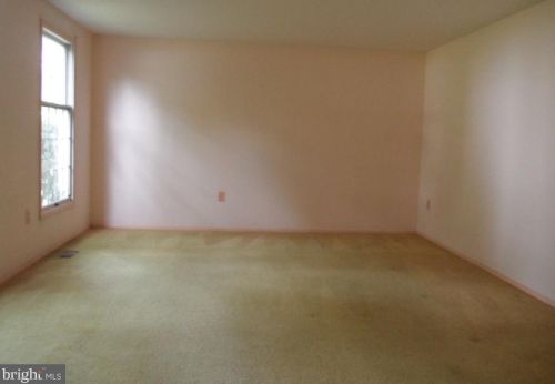 9003 Fox Lair Dr, Springfield, VA 22015-2003