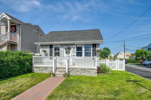 22 West Blvd, East Rockaway, NY 11518-2518