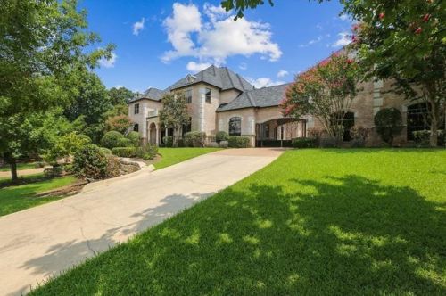 4700 Tour 18 Dr, Lewisville TX  75022-6450 exterior