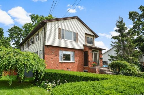 11 Hillside Ave, New Rochelle NY  10803-1824 exterior