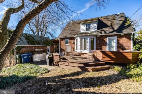 2827 Meadow Ln, Falls Church VA  22042-2320 exterior