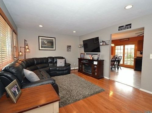 370 Alfred St, Holbrook, NY 11741-2925